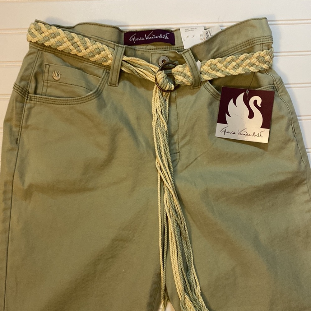 Gloria Vanderbilt Dill Color Capri NWT Size 8